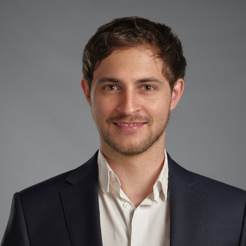 About Dr. Stefan T. Siegel